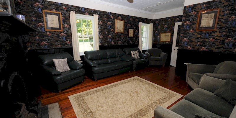2nd living room.jpg